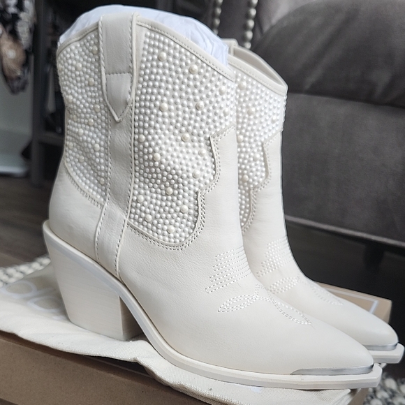 Dolce Vita Nashe Boots - Picture 3 of 4